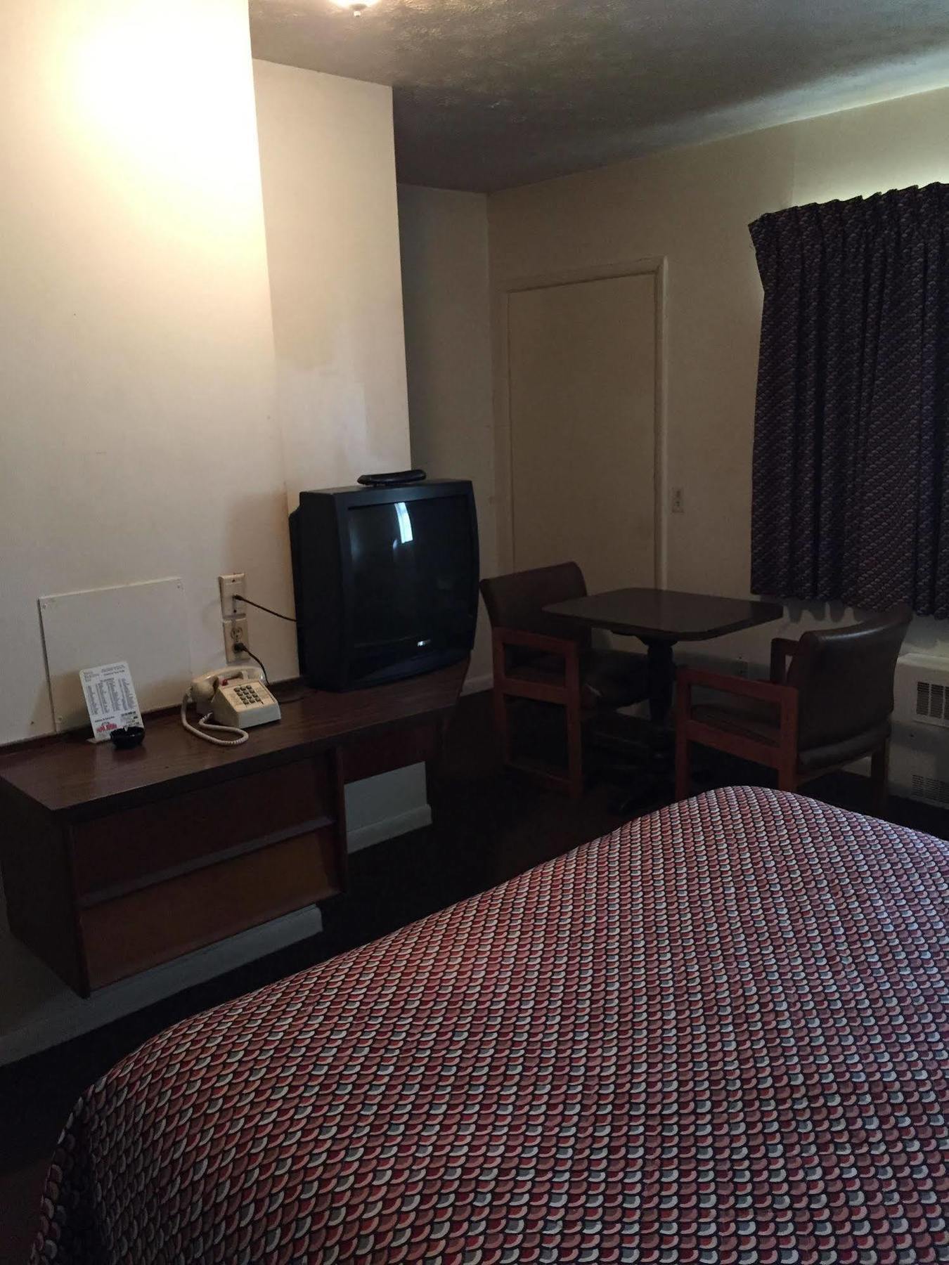 Vista Heights Inn Henrietta Dış mekan fotoğraf